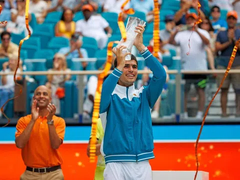 Alcaraz lập kỷ lục tay vợt trẻ nhất vô địch Miami Open