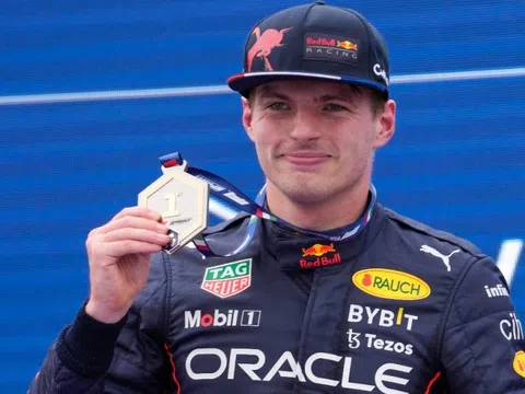 Verstappen thắng ở Imola, Hamilton rớt xuống hàng 7