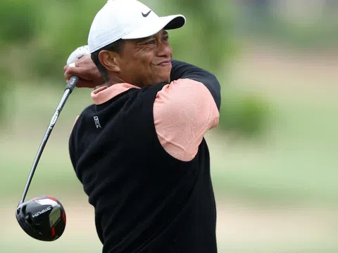 Tiger Woods chính thức gia nhập câu lạc bộ tỷ phú