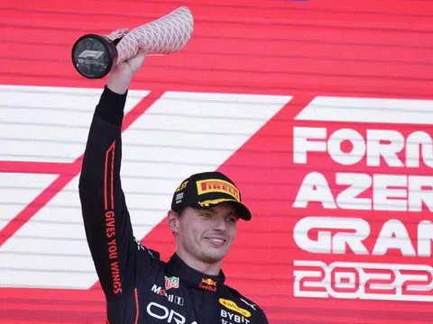 Azerbaijan Grand Prix: Ngày xui xẻo của đội Ferrari