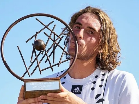Stefanos Tsitsipas giành chức vô địch đầu tiên trên sân cỏ
