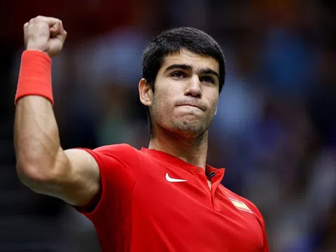 Chiến thắng muộn của Alcaraz đưa Tây Ban Nha vào tứ kết Davis Cup