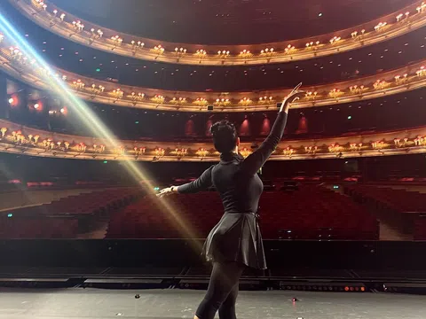 Bạn gái Ronaldo biểu diễn múa bale tại Nhà hát Opera Hoàng gia Anh