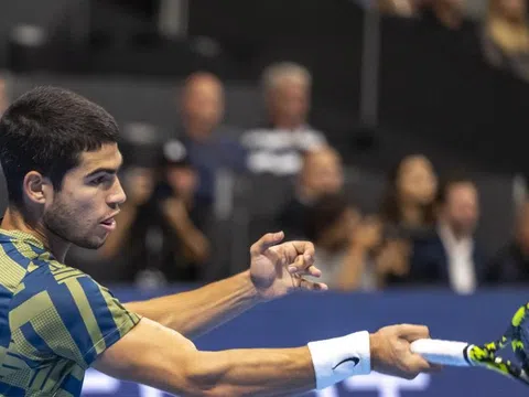 Alcaraz vào tứ kết Swiss Indoors