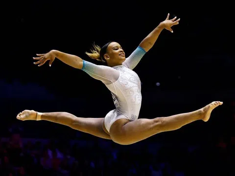 Rebeca Andrade - vận động viên thể dục dụng cụ Brazil đầu tiên vô địch thế giới nội dung toàn năng 