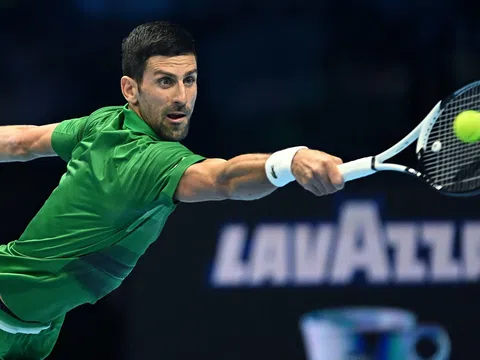 Djokovic giành tấm vé thứ hai vào bán kết ATP Finals