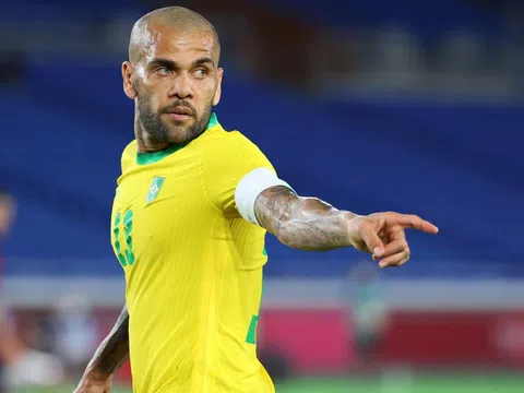 Dani Alves là thủ quân lớn tuổi nhất tại World Cup