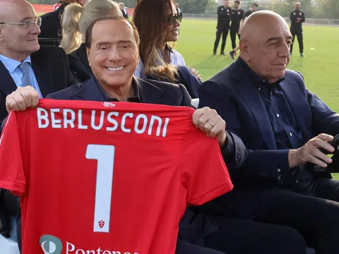 Cựu Thủ thướng Berlusconi treo thưởng cho cầu thủ Monza bằng… “gái”