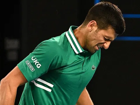 Djokovic vô địch Australia mở rộng dù đang chấn thương gân khoeo