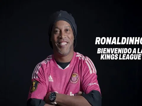 Ronaldinho trở lại thi đấu bóng đá chuyên nghiệp