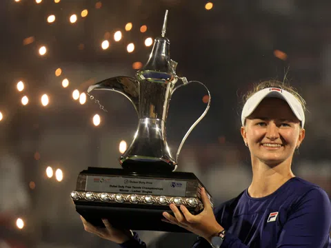 Giải Quần vợt Dubai Tennis Championships: Krejcikova hạ số 1 thế giới để giành ngôi vô địch