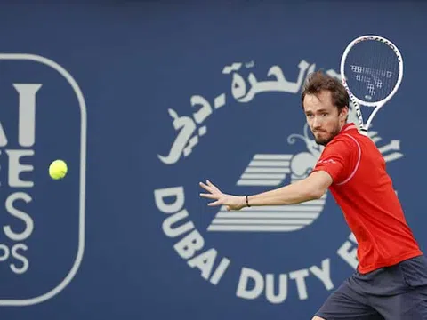 Djokovic, Medvedev vào tứ kết Dubai Championships