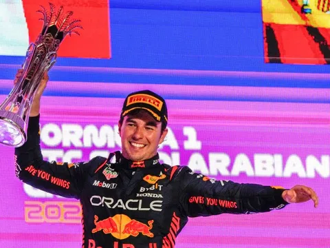 Perez vô địch, Alonso lật ngược tình thế ở vòng đua Arab Saudi Grand Prix