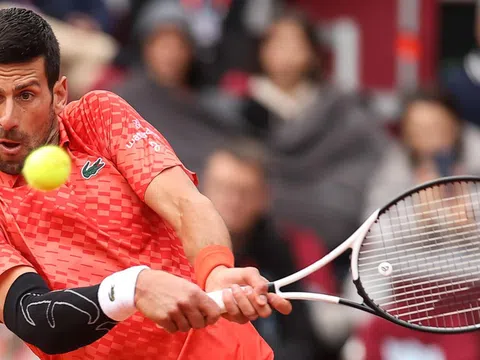 Djokovic thắng vất vả ngay trận đầu tiên ở Srpska Open