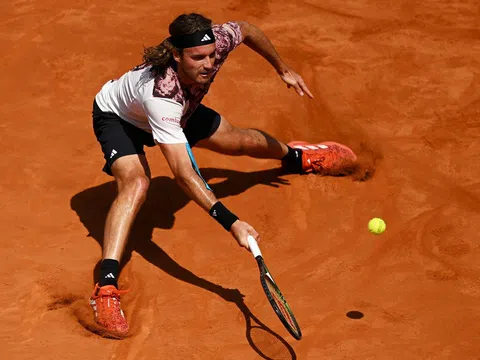 Alcaraz và Tsitsipas vào chung kết Barcelona Open