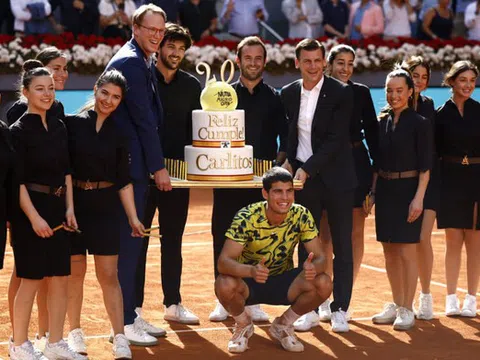 Alcaraz ăn mừng sinh nhật tuổi 20 bằng chiến thắng tại bán kết Madrid Open