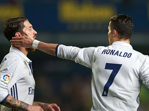 Ramos bị Ronaldo “đá xoáy” trên “sân Instagram