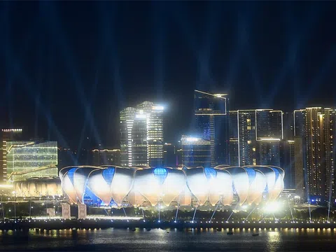 Màn trình diễn ánh sáng rực rỡ tại Trung tâm Thể thao Olympic Hàng Châu 