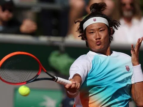 Zhang loại Hurkacz ở Japan Open