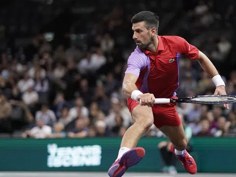 “Sung rụng” tại Paris Masters, Djokovic rộng đường tới ngôi vô địch