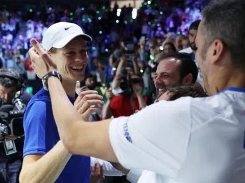 Sinner thắng toàn diện trước Djokovic ở bán kết Davis Cup 2023