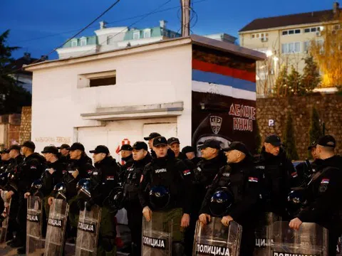Hooligan Sao Đỏ Belgrade tấn công dã man cổ động viên Man City