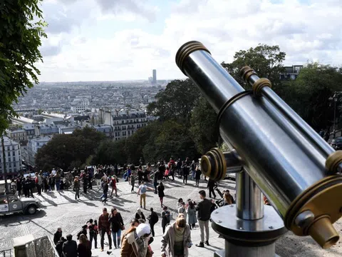 Biểu tình phản đối tăng giá khách sạn tại Paris