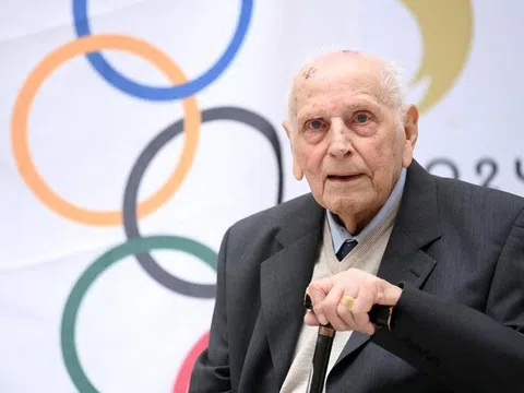 Huy chương vàng Charles Coste được chọn rước đuốc tại Paris 2024 trước thềm sinh nhật 100 tuổi