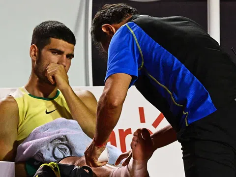 Alcaraz rút lui khỏi Rio Open vì chấn thương mắt cá chân 