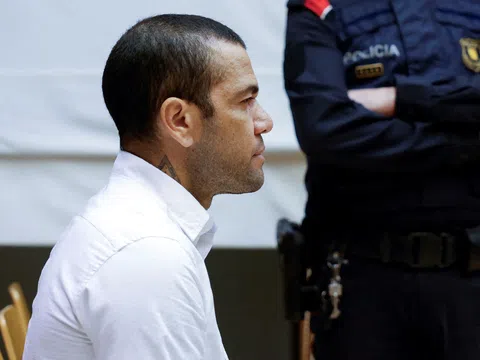 Alves bị kết án 4 năm rưỡi vì tội cưỡng bức