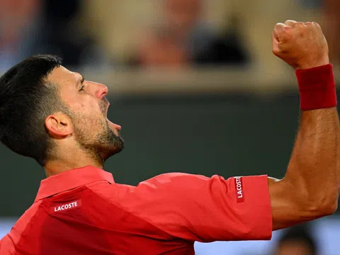 Djokovic vất vả khởi đầu hành trình chinh phục Grand Slam thứ 25