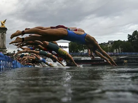 Thử nghiệm bơi marathon Olympic vẫn diễn ra 