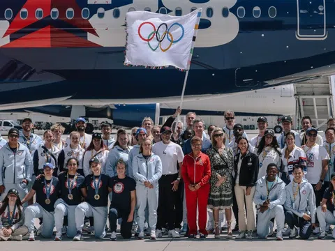 Cờ Olympic đã đến Los Angeles