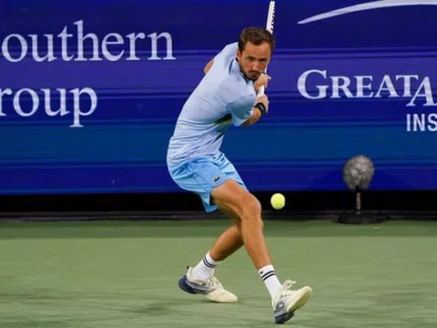 Medvedev thua sốc ngay trận mở màn tại Cincinnati