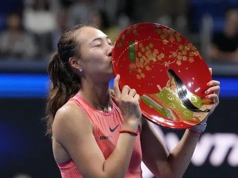 Zheng Qinwen chính thức giành suất tham dự WTA Finals