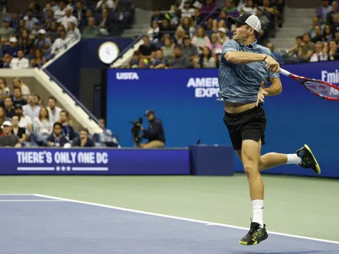 Tommy Paul bị loại ngay vòng 1 Paris Masters