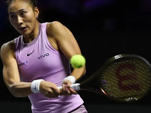 Zheng Qinwen giành vé vào Bán kết WTA Finals