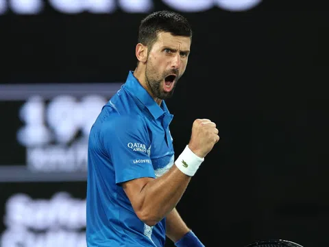 Djokovic ngược dòng thắng trận mở màn Australia mở rộng 2025