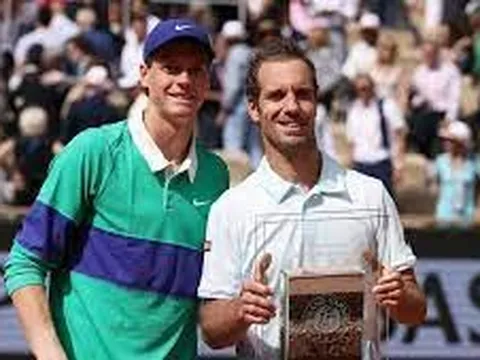 Sinner kết thúc sự nghiệp của Gasquet