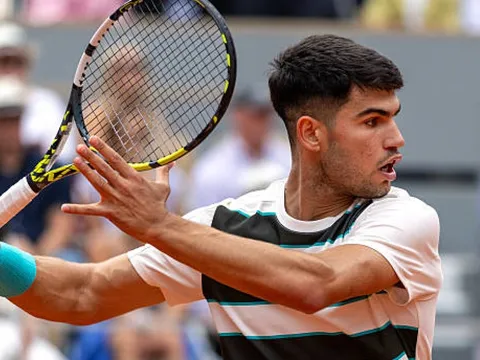 Paul chấn thương, Alcaraz chóng vánh giành vé vào bán kết Roland Garros 