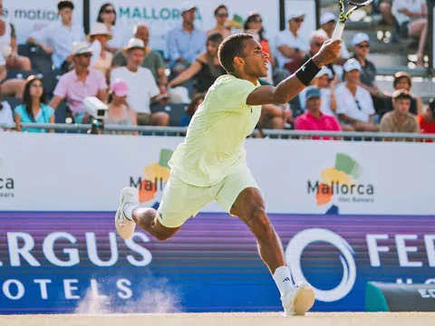Auger-Aliassime giành vé tứ kết sớm tại Mallorca Championships 