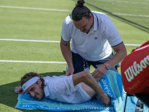 Tsitsipas rút lui vì chấn thương