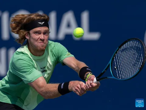 Andrey Rublev cán mốc 250 chiến thắng trên sân cứng