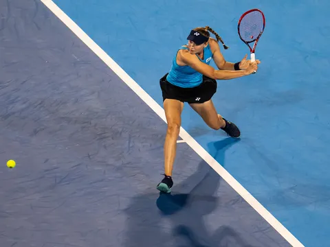 Cincinnati Open 2025: Rybakina hạ Sabalenka, Paolini loại Gauff