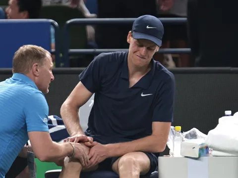 Jannik Sinner bỏ giải Shanghai Masters vì bị chuột rút