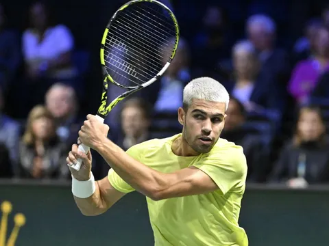 Alcaraz thua ngay vòng 1 Paris Masters