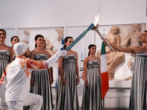 Ngọn lửa Olympic Milano Cortina thắp sáng tại Olympia