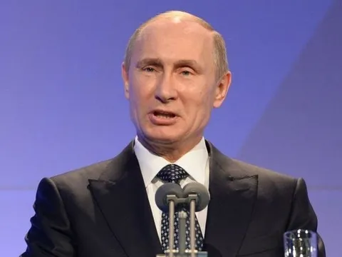 Tổng thống Putin ca ngợi việc khôi phục quốc kỳ cho vận động viên Paralympic Nga