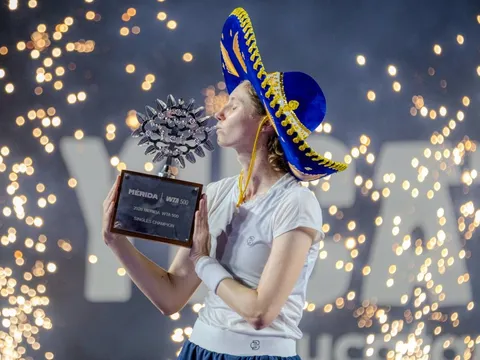 Bucsa lập cú đúp danh hiệu tại Merida