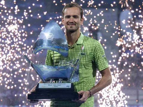 Chẳng tốn một giọt mồ hôi, Medvedev vẫn vô địch Dubai 